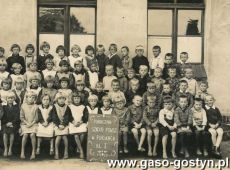 2180. Uczniowie Publicznej Szkoly Powszechnej w Piaskach (1935 r.)