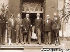 2185. W oczekiwaniu na prezydenta Ignacego Moscickiego w Pudliszkach (na schodach palacu w Pudliszkach, 23 maja 1929 r.)