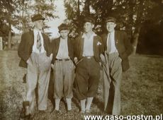2194.Harcerze III Druzyny Harcerskiej w Gostyniu, od lewej Z.Skoracki, Grzymislawski, Jankowski i W.Skoracki (22 wrzesnia 1932 r.)