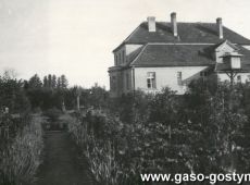 2202.Dom budowniczego Wladyslawa Nawrockiego przy ulicy Nowe Wrota w Gostyniu (widok od ogrodu, lata 30. XX wieku)