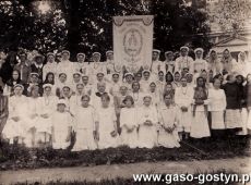 2203.Pamiatka poswiecenia choragwi Zywego Rozanca Panien w Nieparcie na uroczystosci w dniu sw. Piotra i Pawla (29 czerwca 1927 r.)