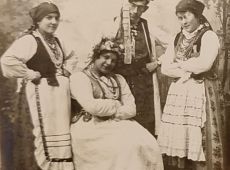 2211.Aktorzy Polskiego Towarzystwa Dramatycznego „Fredreum” w Gostyniu, ktore pozniej zostalo przemianowane na Polskie Towarzystwo Kultury i Sztuki im. Aleksandra Fredry (okres miedzywojenny)
