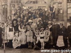 2212.Aktorzy Polskiego Towarzystwa Dramatycznego „Fredreum” w Gostyniu, ktore pozniej zostalo przemianowane na Polskie Towarzystwo Kultury i Sztuki im. Aleksandra Fredry (okres miedzywojenny)