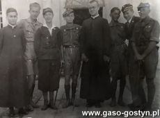 2225.Wizyta harcerzy ze Srody na Swietej Gorze (sierpien 1935 r.), od lewej kleryk  Jan Rataj, Stefan Kolinski, kleryk Ferdynand Machay, Jozef Polaszek, a w mundurach goscie ze Srody