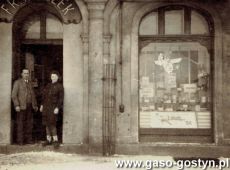 2226.Rynek w Gostyniu - sklep Franciszka Mrozka przejety przez Niemca Rudolfa Schneidera (1940 r.)