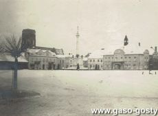 2235.Rynek w Gostyniu w zimowej scenerii (okres miedzywoejnny)