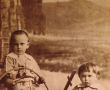 2260.Zdjecie wykonane w 1916 roku w Gostyniu, z od lewej strony Marian Meczarski (1912-1973), po prawej Lucjan Meczarski (1914-1994), dzieci Franciszka Meczarskiego i Anny z domu Dudzinskiej