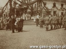 2282.Rynek w Gostyniu -zaprzysiezenie Strazy Ludowej, ktorej komendantem byl Franciszek Polaszek, a  szefem sztabu komendy Hipolit Niestrawski (11 maja 1919 r.)