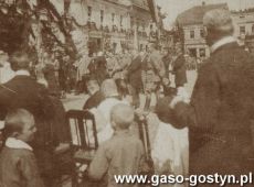 2283.Rynek w Gostyniu -zaprzysiezenie Strazy Ludowej, ktorej komendantem byl Franciszek Polaszek, a  szefem sztabu komendy Hipolit Niestrawski (11 maja 1919 r.)