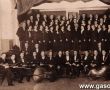2288.Gostyn - Kolo Spiewackie z prezesem honorowym Kalikstem Jankiewiczem, prezesem Stanislawem Adamczykiem i dyrygentem Rybskim oraz zespol Kola Milosnikow Muzyki (ok. 1930 r.)