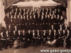 2288.Gostyn - Kolo Spiewackie z prezesem honorowym Kalikstem Jankiewiczem, prezesem Stanislawem Adamczykiem i dyrygentem Rybskim oraz zespol Kola Milosnikow Muzyki (ok. 1930 r.)