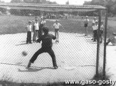 2290.Boisko na placu zabaw (tzw. waly), Gostyn-1985 r.