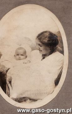 2294.Waclawa Niestrawska (z domu Borowicz) z synem Andrzejem, druga zona Hipolita Niestrawskiego (zdjecie z 1923 roku)