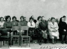 2297.Szkola Podstawowa w Kunowie - uroczysty apel z okazji Dnia Zwyciestwa (9 maja 1975 r.), zaproszeni goscie i byli zolnierze