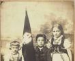 2298.Dzieci Henryka i Anny Czabajskich, od lewej Gabriela (pozniej Duszak), Stanislaw i Irena (pozniej Mrozek), ok. 1918 r.