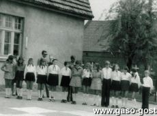 2301.Szkola Podstawowa w Kunowie - uroczysty apel z okazji Dnia Zwyciestwa (9 maja 1975 r.)