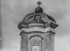 2305.Gostynianie przed pomnikiem Mikolaja Przedpelkowica na Gorze Zamkowej w Gostyniu