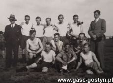 2314.Zawodnicy pilki noznej III Druzyny Harcerskiej w Gostyniu na boisku Klubu Sportowego Kania (1932 r.)