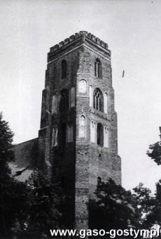 242. Wieza kosciola pw. sw. Malgorzaty w Gostyniu (ok. 1980 r.)