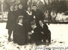 2440. Uczennice gostynskiego Liceum Ogolnoksztalcacego w Gostyniu  (marzec 1964 r.)