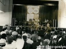 2502.Akademia w Zakladowym Domu Kultury Hutnik z okazji 60-lecia Wielkopolskiej Huty Szkla w Gostyniu (1982 r.)