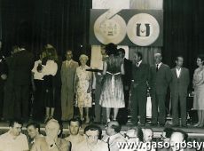 2505.Akademia w Zakladowym Domu Kultury Hutnik z okazji 60-lecia Wielkopolskiej Huty Szkla w Gostyniu (1982 r.)-odznaczenia wrecza posel, przewodniczacy Wojewodzkiej Rady Narodowej w Lesznie Edmund Skoczylas