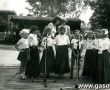 2520.Stadion w Gostyniu-festyn z okazji 60-lecia Wielkopolskiej Huty Szkla (1982 r.), wystep dzieci z Przedszkola nr 4 (Jarzebinka)