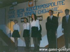 2527.Zespol Szkol Zawodowych w Gostyniu-wojewodzka uroczystosc z okazji Narodowego Swieta Niepodleglosci (12 listopada 1992 r.)