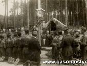 256.Oboz letni III druzyny harcerskiej z Gostynia w Glogowku-1930r.( modlitwa harcerzy)