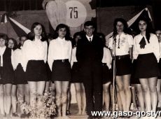 2574.Jubileusz 75-lecia Cukrowni w Gostyniu uswietnil wystep choru Liceum Ogolnoksztalcacego pod dyrekcja Andrzeja Janowskiego (29 kwietnia 1972 r.)