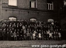 2577.Zaloga Cukrowni w Gostyniu w roku jubileuszu 75-lecia istnienia zakladu (1972 r.)