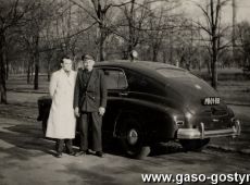 2594.Sanitarka Warszawa przed Szpitalem Powiatowym w Gostyniu (1958 r.)