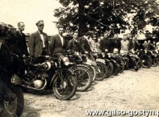 260. Motocyklisci przed klasztorem na Swietej Gorze w Gostyniu (18 maja 1947 r.)