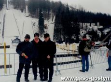 2603. Pracownicy Spoldzielni Mleczarskiej w Gostyniu na 17. Mistrzostwach Swiata w Lotach Narciarskich, ktore odbyly sie w dniach 9 - 10 marca 2002 w Harrachovie na skoczni Certak K-185