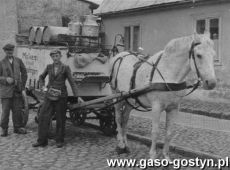 2614.Molkerei Gostingen (Mleczarnia w Gostyniu) - transport mleka do zakladu w okresie II wojny swiatowej (1943 r.)