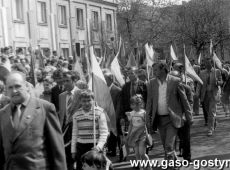 2616.Pracownicy Wielkopolskiej Huty Szkla w Gostyniu w pochodzie pierwszomajowym.JPG