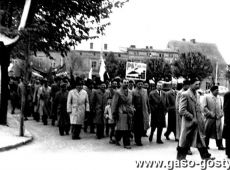 2630.Pracownicy Przedsiebiorstwa Budownictwa Terenowego w pochodzie 1-majowym w Gostyniu.JPG