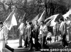 2659.Pracownicy Wielkopolskiej Huty Szkla w Gostyniu w pochodzie 1-majowym.JPG
