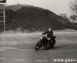 268. Popisy motocyklowe na placu przy Gorze Zamkowej w Gostyniu (ok. 1975 r.)