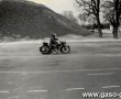 270. Popisy motocyklowe na placu przy Gorze Zamkowej w Gostyniu (ok. 1975 r.)