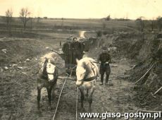 2700. Budowa drogi (lacznika) Brzezie-Brzezie Huby (lata 50. XX wieku)