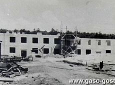 2705. Huta Szkla w Gostyniu - budow nowego biurowca (1959 r.).JPG