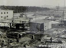 2708.Rozbudowa Huty Szkla w Gostyniu - stanowisko pracy MOSTOSTALU Poznan (1959 r.).JPG