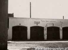 2736.Garaze Powiatowej Kolumny Transportu Sanitarnego w Gostyniu (ulica Wiosny Ludow, 1959 r.)