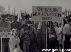 2776.Swieto Pracy 1 Maja w Gostyniu (1981 r.) - pracownicy Spoldzielni Mieszkaniowej i Spoldzielni Mleczarskiej