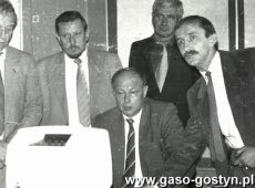 2777.Zwiedzanie przez delegacje wladz wojewodztwa, Gostynia oraz gosci z NRD sali komputerowej w Zespole Szkol Zawodowych w Gostyniu (23 wrzesnia 1987 r.)