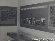 2798. Izba pamieci robotniczej (sala ekspozycyjna) w Wielkopolskiej Hucie Szkla w Gostyniu (1982 r.).JPG