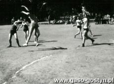 2802.Tydzien Sportu Szkolnego w Liceum Ogolnoksztalcacym w Gostyniu (27 maja - 4 czerwca 1977 r.) - mecz pilki recznej