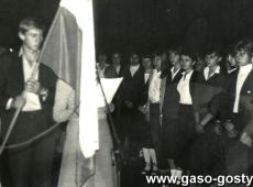 2809.Zakladowy Dom Kultury Hutnik w Gostyniu - inauguracja roku szkolnego dla uczniow Zespolu Szkol Zawodowych (1980 r.) - slubowanie pierwszoklasistow