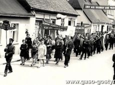 2813.Pracownicy Panstwowej Komunikacji Samochodowej (PKS) w Gostyniu w pochodzie 1-majowym